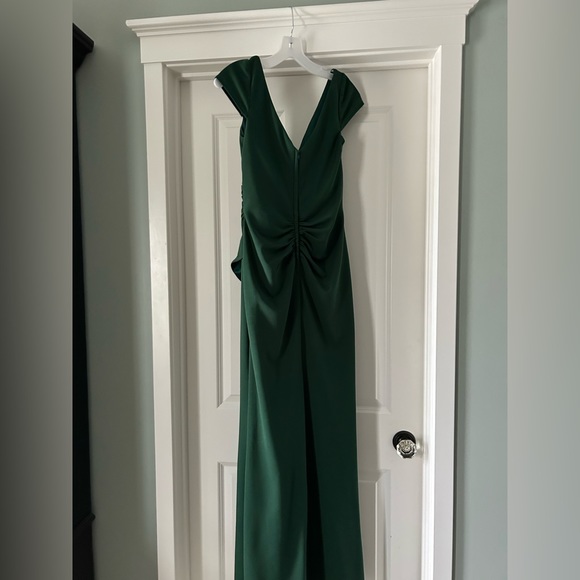 Dark green stunning formal dress, perfect for mother of the bride or groom! - Picture 3 of 9
